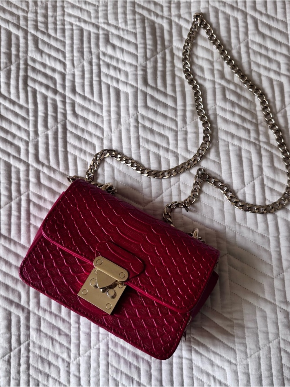 Red Textured Crossbody Bag with Chain Strap